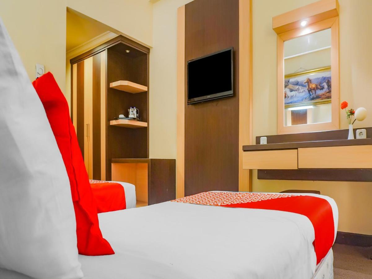 Oyo 3967 Hotel Pantai Wisata Macasar Exterior foto