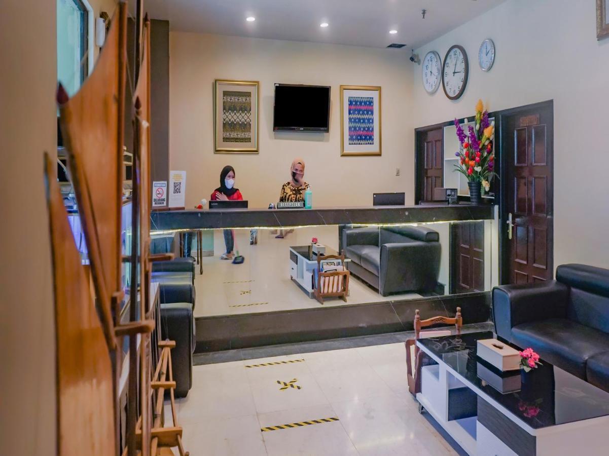 Oyo 3967 Hotel Pantai Wisata Macasar Exterior foto